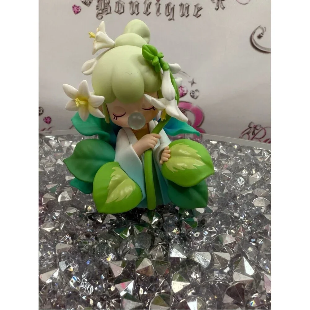 Rolife Nanci doll flower Pastel Green Floral Vinyl Figurine with White Blooms